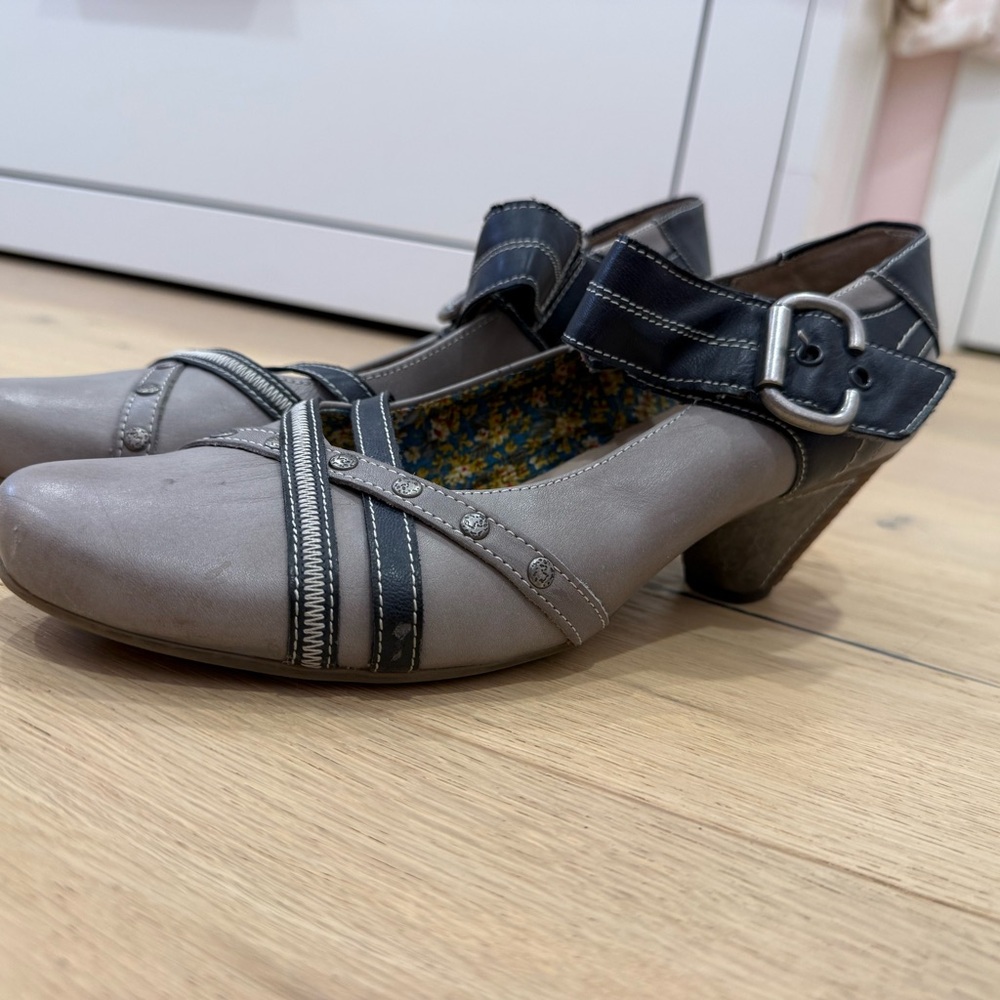 Remonte Two-Tone Gray and Black Mary Jane Heels